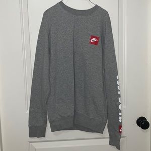 Sweatshirt